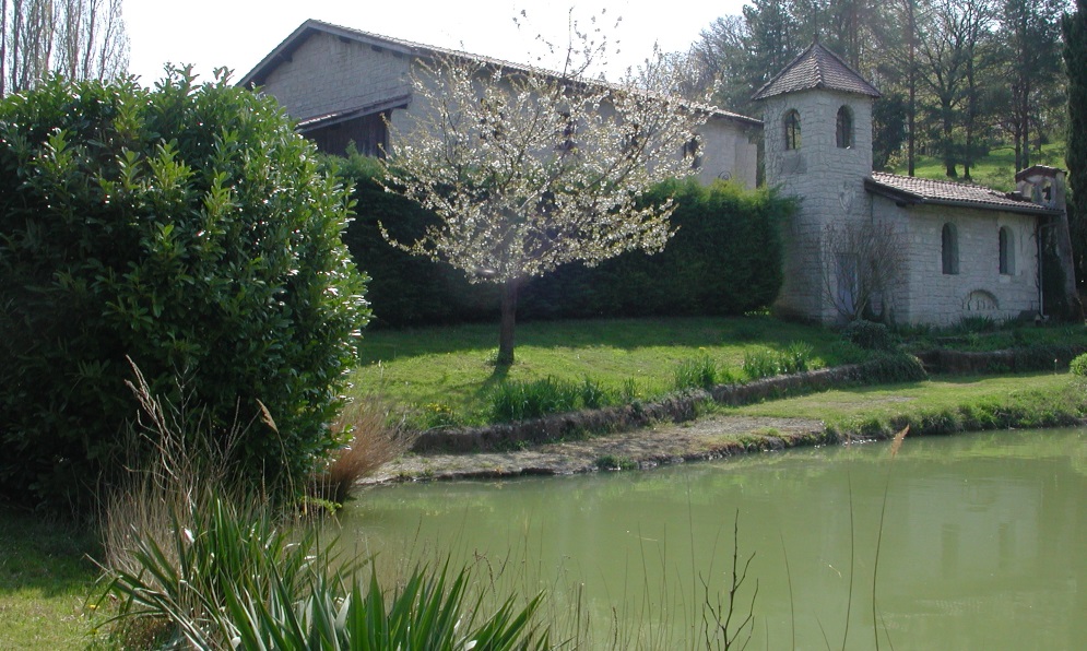 Chapelle + étang